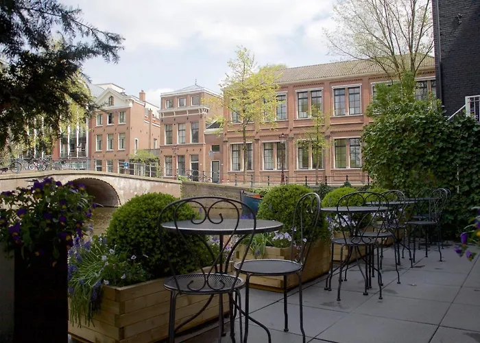 Amsterdam Canal Hotel