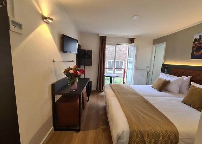 Avenue Hotel