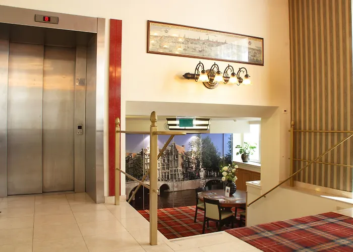 Avenue Hotel